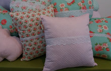 Cargar imagen en el visor de la galería, Almohada decorativa