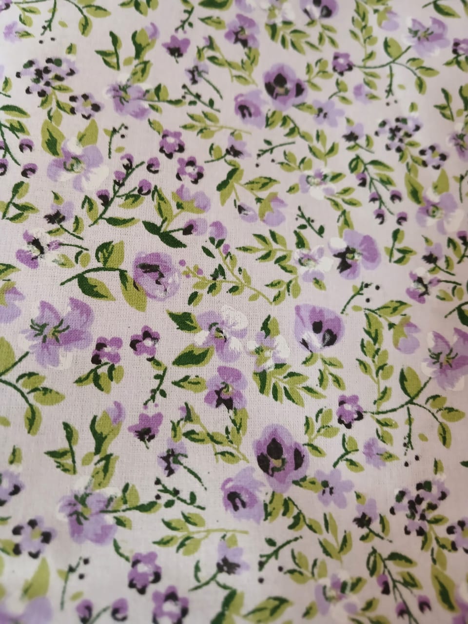 Rositas lilas sobre lila