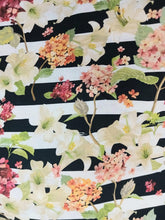Cargar imagen en el visor de la galería, Flores y rosas, franjas negras