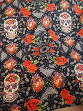 Cargar imagen en el visor de la galería, Calavera y corazon fondo negro