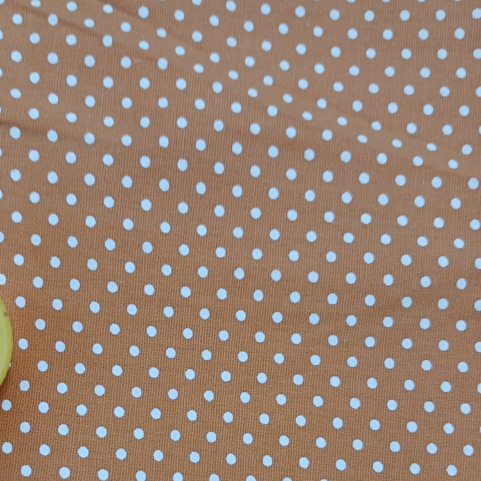 Motas blanco sobre naranja