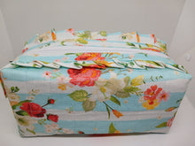 Cargar imagen en el visor de la galería, Cartuchera acolchada con volado