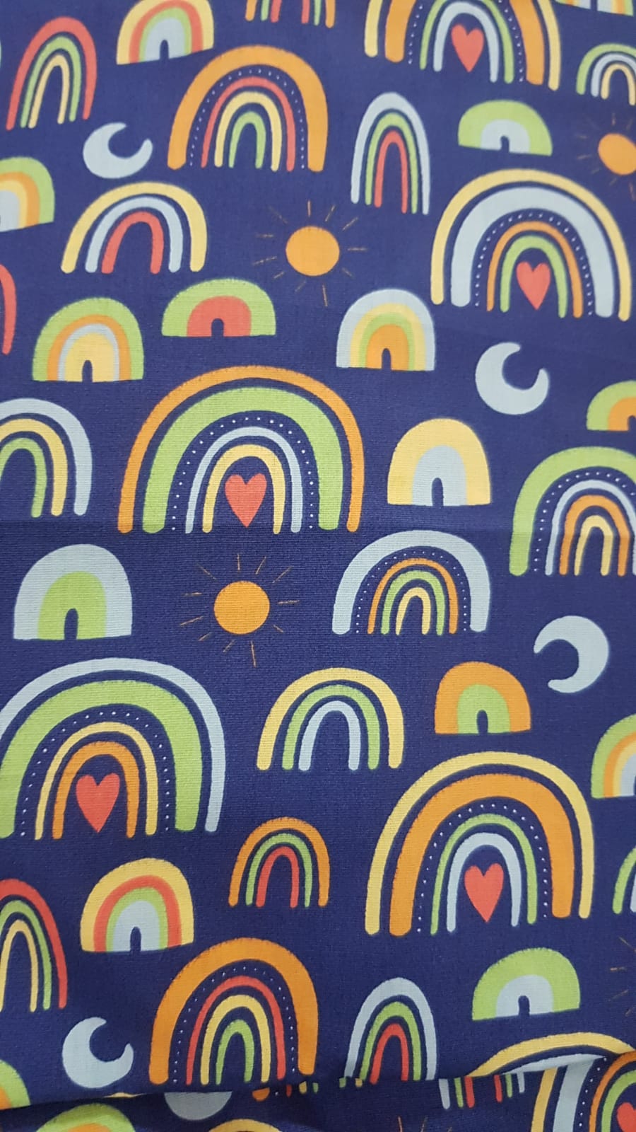 Arcoiris fondo azul