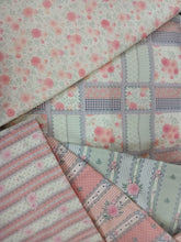 Cargar imagen en el visor de la galería, Floral con cuadros verde y rosa