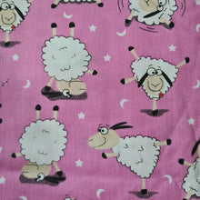 Cargar imagen en el visor de la galería, Oveja loca fondo rosa