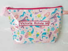 Cargar imagen en el visor de la galería, Cartuchera triangular de tela