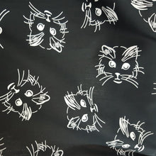 Cargar imagen en el visor de la galería, Gato, fondo negro