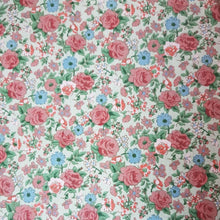 Cargar imagen en el visor de la galería, Floreada rositas salmón y flores celestes