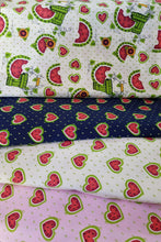 Cargar imagen en el visor de la galería, Frutales Corazones sandia fondo rosa