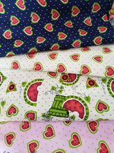 Cargar imagen en el visor de la galería, Sandía, corazones y balde fondo blanco frutales