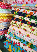 Cargar imagen en el visor de la galería, Frutales, ensalda de frutas fondo blanco