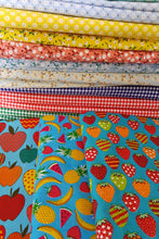 Cargar imagen en el visor de la galería, Frutas manzanas fondo turquesa