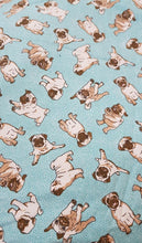 Cargar imagen en el visor de la galería, Pug fondo turquesa
