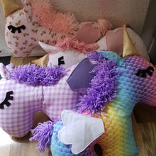 Cargar imagen en el visor de la galería, Unicornio muñeco peluche