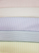 Cargar imagen en el visor de la galería, Trama de tejido beige sobre beige