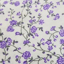 Cargar imagen en el visor de la galería, Floreadas florcitas lilas fondo blanco