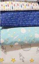 Cargar imagen en el visor de la galería, Cohetes y planetas fondo verde agua - infantil