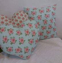 Cargar imagen en el visor de la galería, Almohada corazón