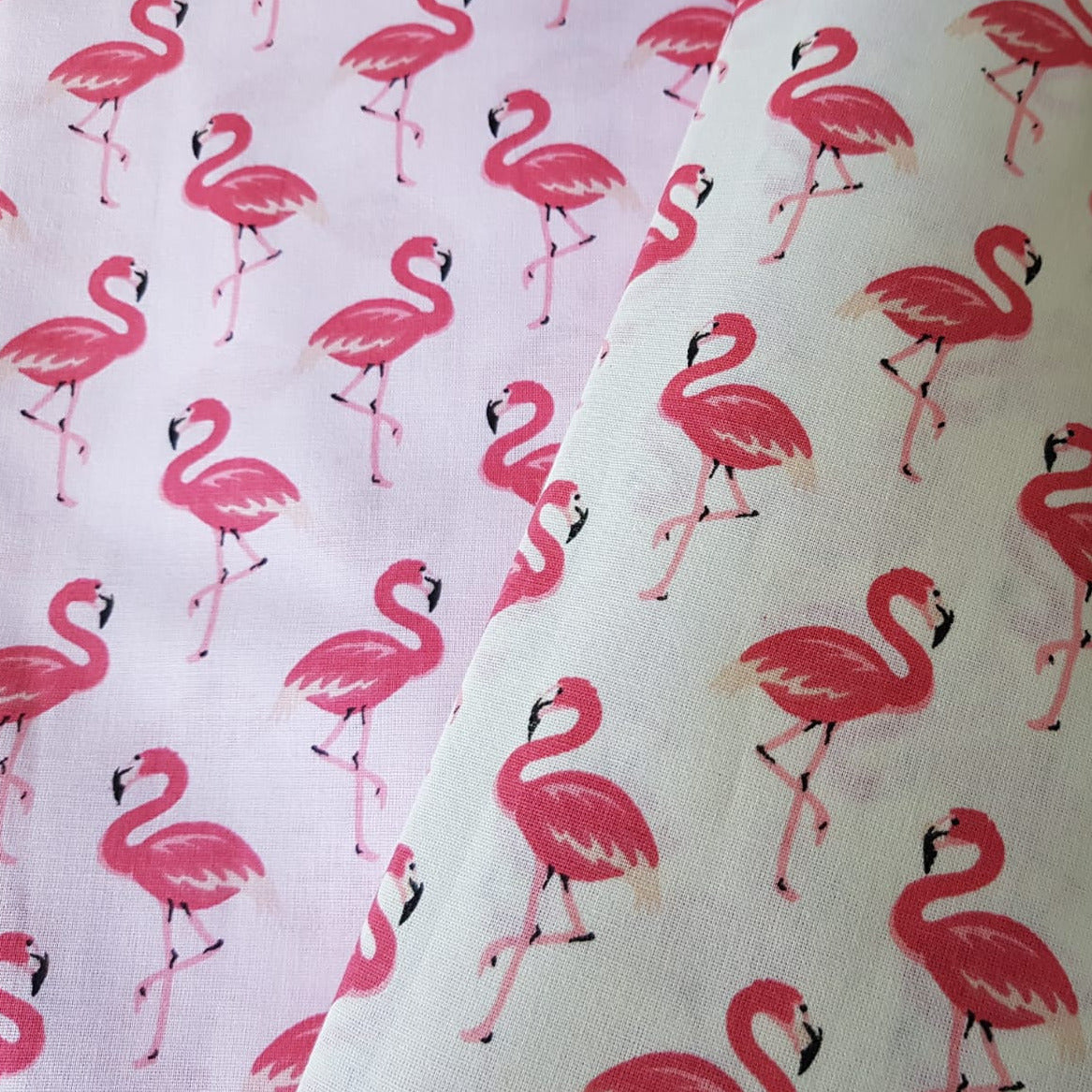 Flamenco fondo rosa claro