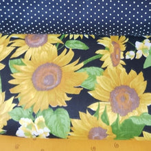 Cargar imagen en el visor de la galería, Girasoles flores grandes fondo negro