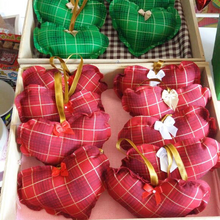 Cargar imagen en el visor de la galería, Corazones y sachets con aroma a navidad
