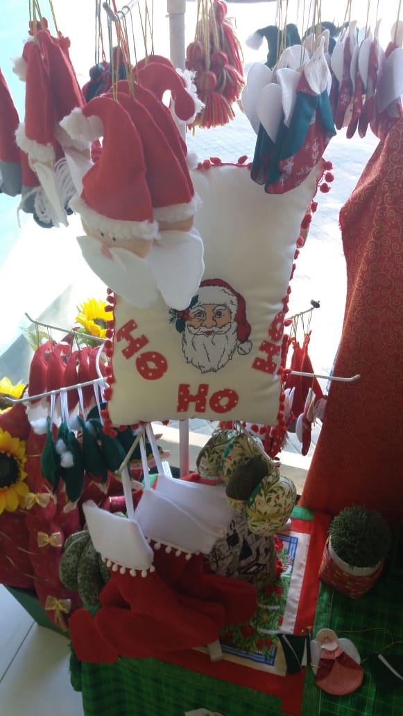 Globos, pinos, duendes y angelitos para el árbol de navidad
