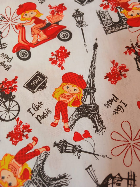 Paris, nenita en moto