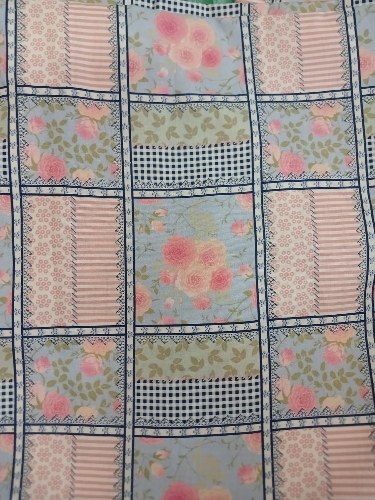 Floral con cuadros celeste y rosa