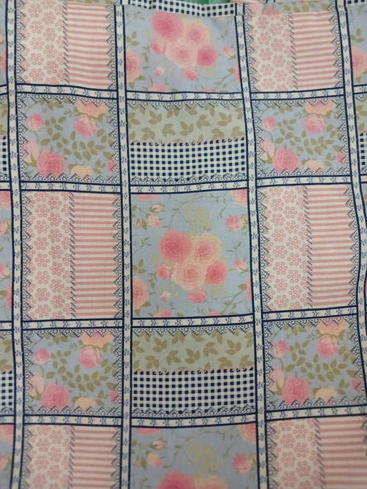 Floral con cuadros celeste y rosa