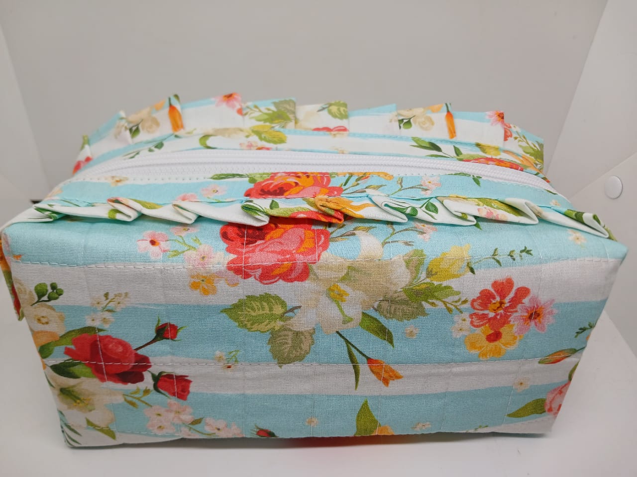 Cartuchera acolchada con volado