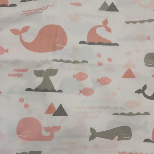 Ballena rosa y gris fondo blanco