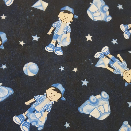 Nenito con autitos fondo beige - infantil