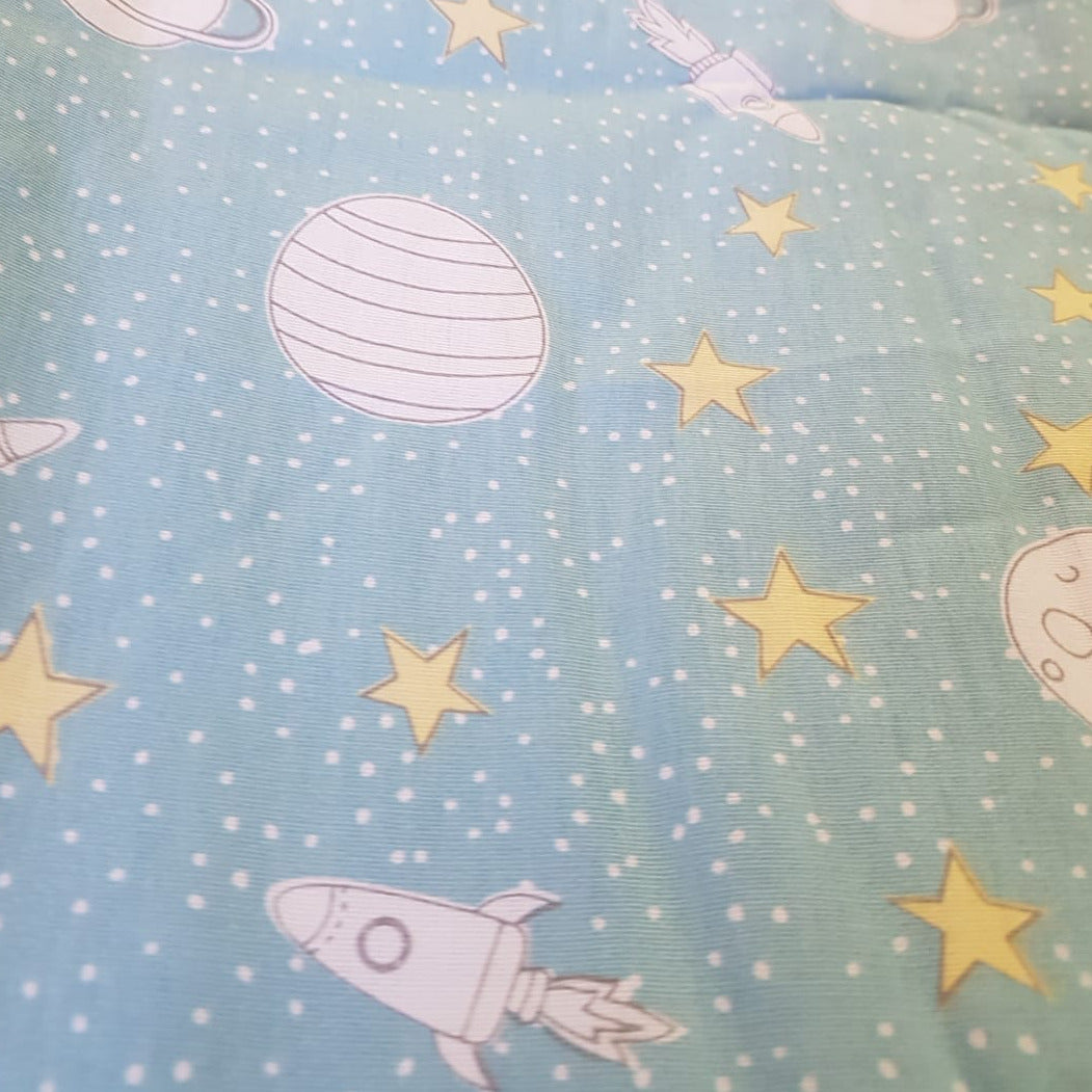 Cohetes y planetas fondo verde agua - infantil