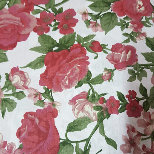 Floreada rosas rojas fondo blanco
