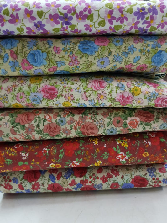 Floreada rositas salmón y flores celestes
