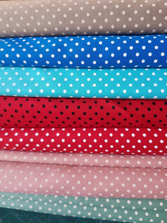 Motas blancas sobre azul cielo