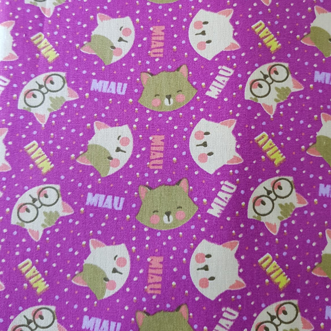 Gatos miau fondo pink  (corte minimo 20cm)