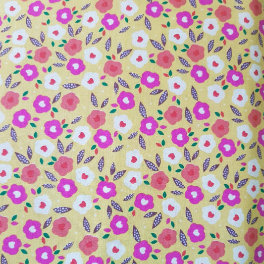 Flores boho pequeñas fondo amarillo