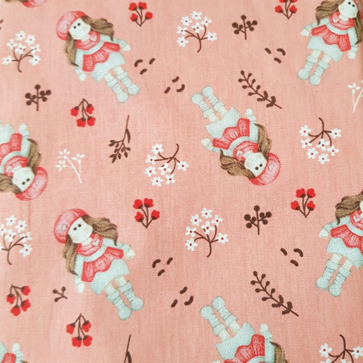 Nenitas con boina fondo salmón infantil