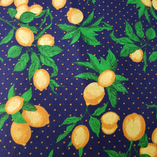 Frutales limones fondo azul