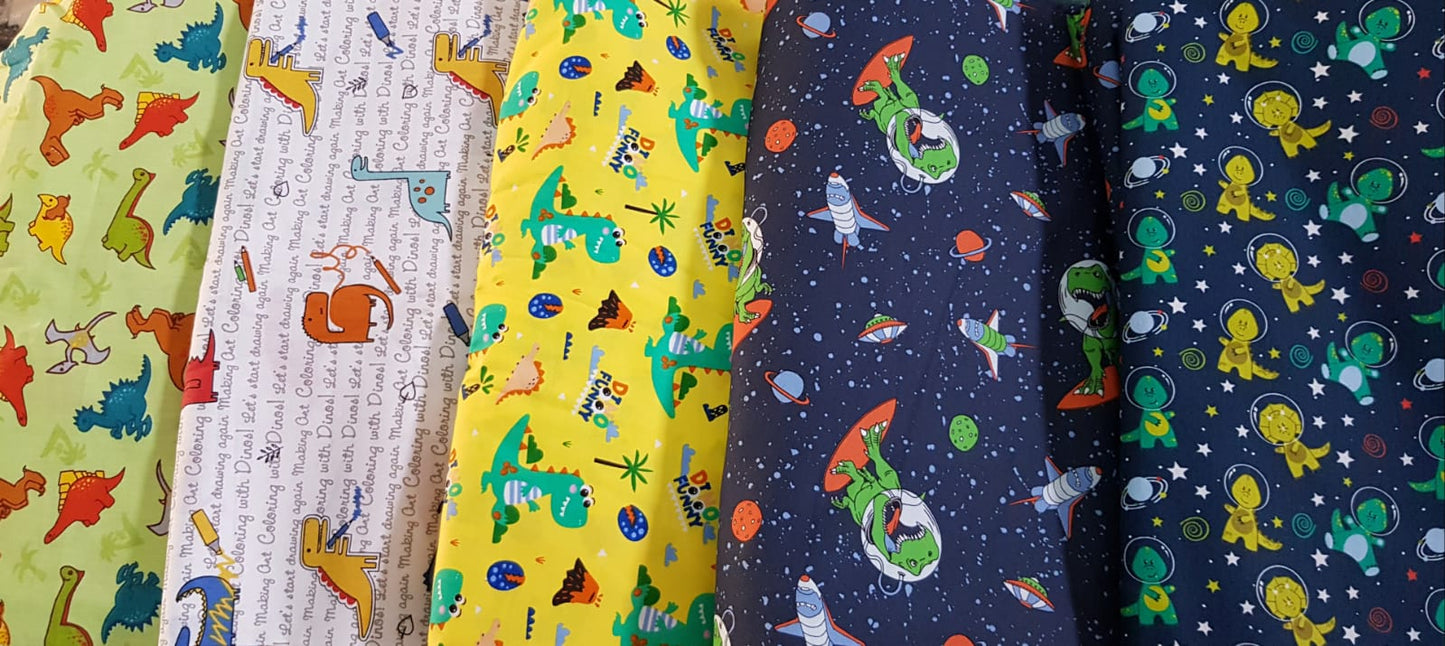 Dinosaurios con estrellas en el espacio