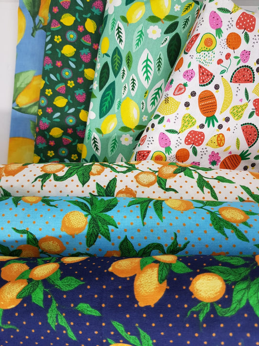 Limones, frutales fondo azul