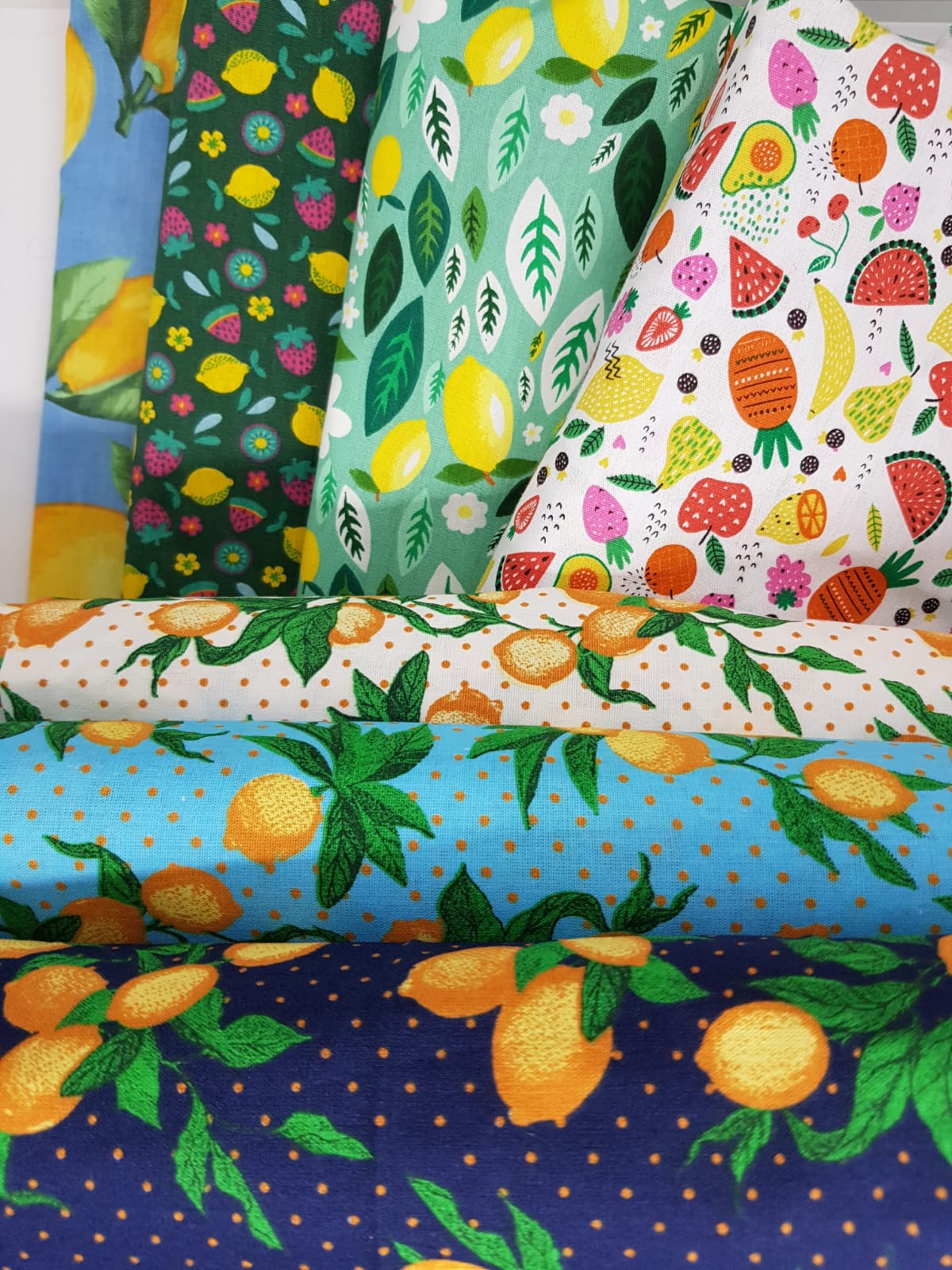 Limones, frutales fondo turquesa
