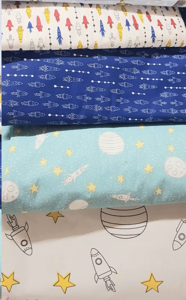 Cohetes y planetas fondo verde agua - infantil