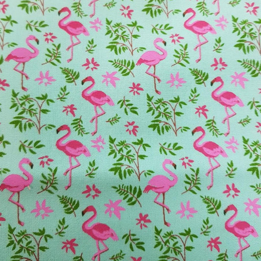 Flamenco fuxia sobre verde