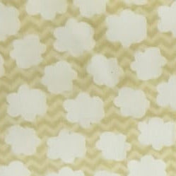 Nubes, fondo beige zigzag