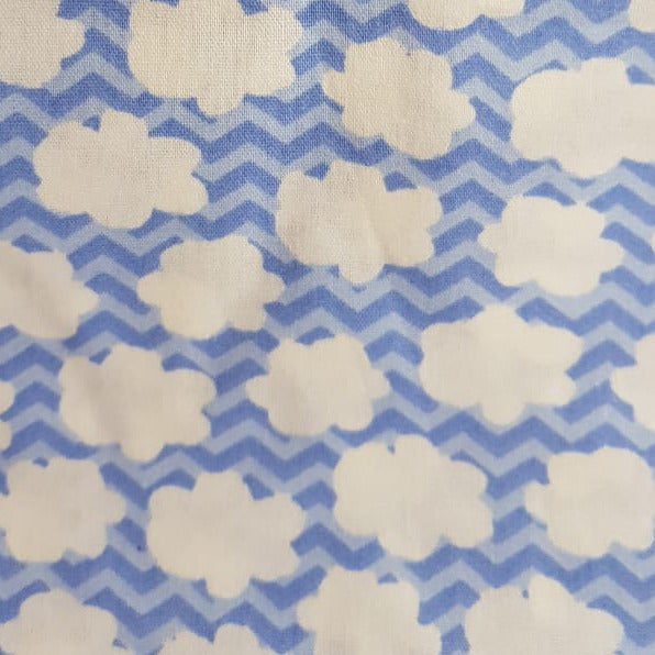 Nubes, fondo celeste zigzag